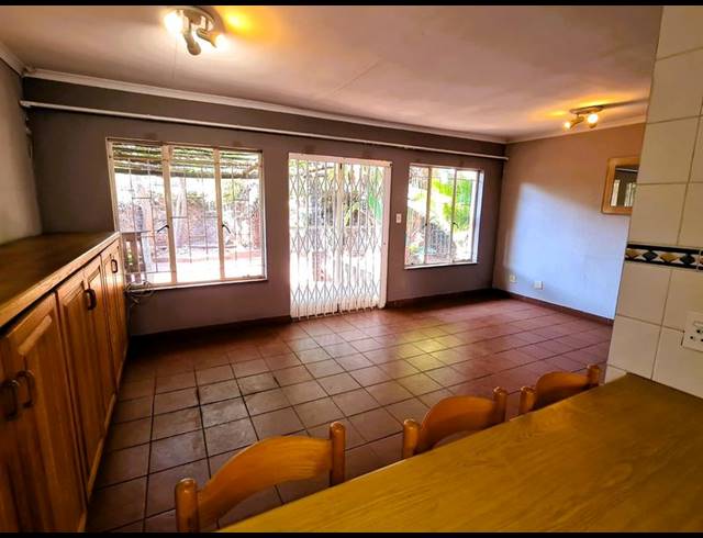 2 BEDROOM TOWNHOUSE FOR SALE IN DIE HOEWES